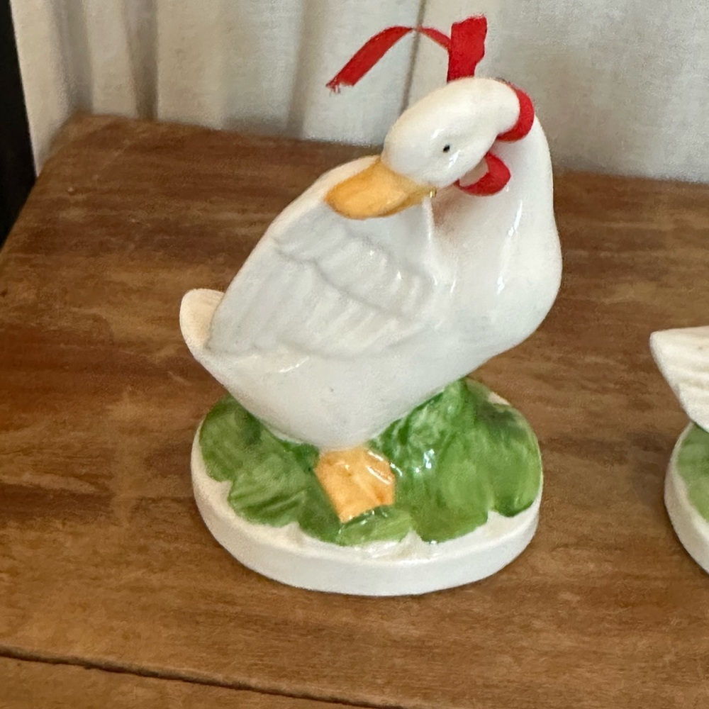 Charming White Ceramic Duck Figurines - Picture 2 of 7